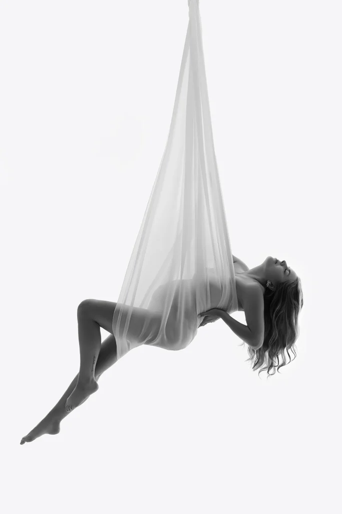 babybauchshooting moderne fotografie schwebend