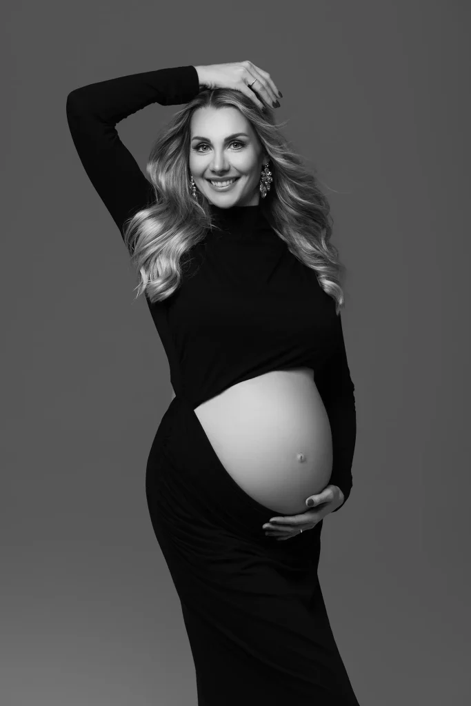 Home | Katharina Herzen Fotografie in Nidda, Frankfurt, Gießen, Wiesbaden 29 babybauchfoto schwarz weiß