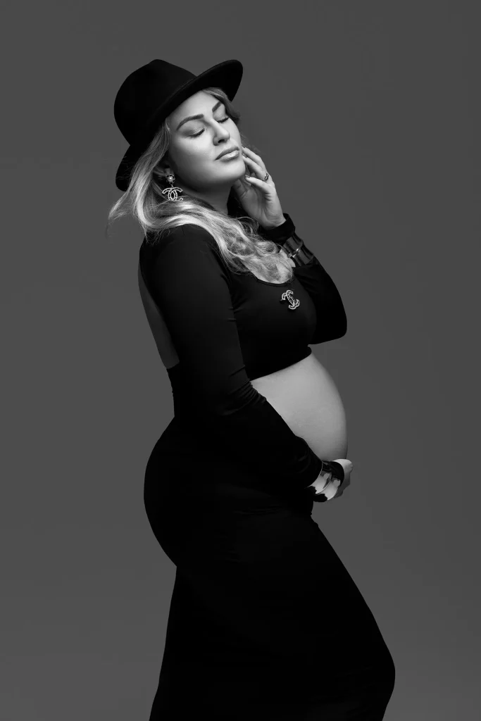 Babybauchshootings 8 babybauchfoto schwarz weiß portrait