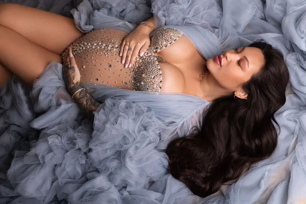 babybauchshooting liegend studio