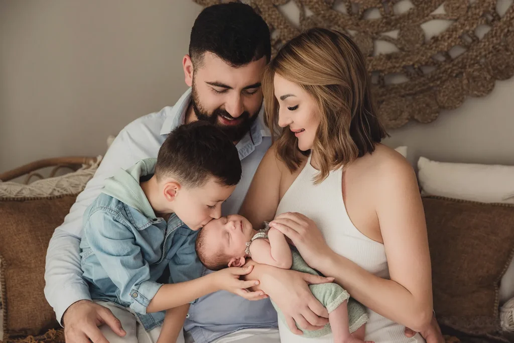 neugeborenenshooting ruhige atmosphäre mit familie